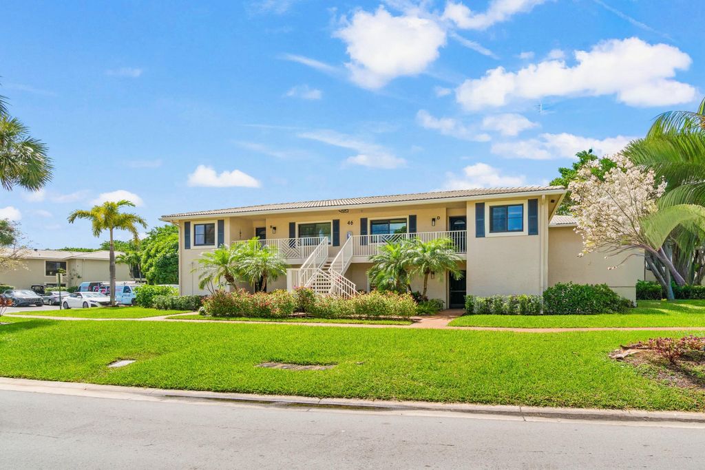 Photo of 46 Stratford Lane W #D, Boynton Beach, FL 33436 (MLS # B26013044)