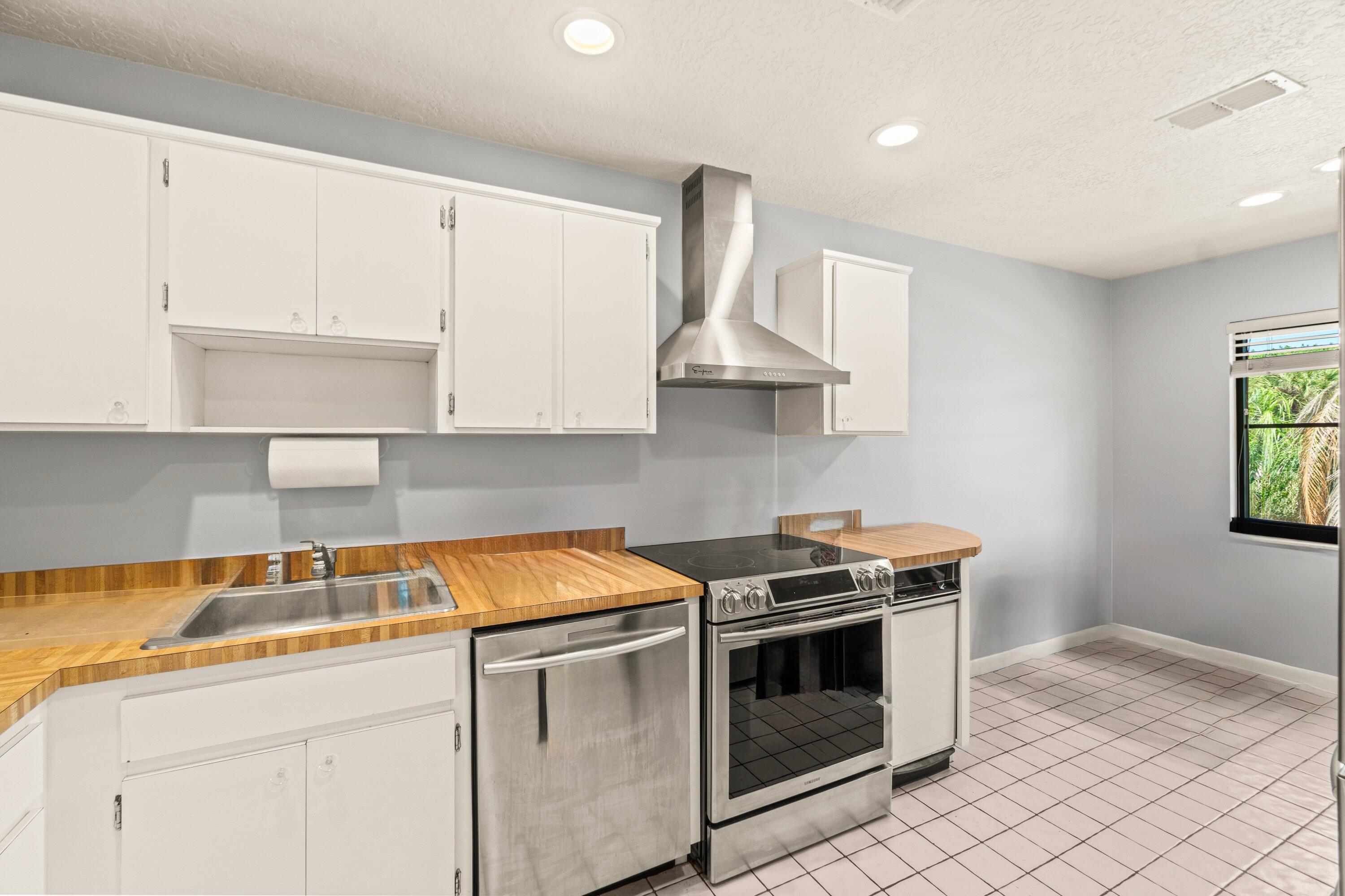 STRATFORD AT HUNTERS RUN CONDO - Residential