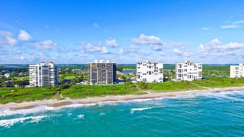 A home in Hutchinson Island