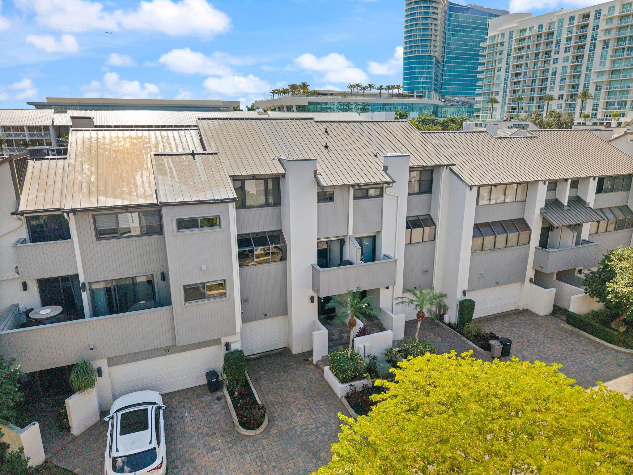 PORTSIDE YACHT CLUB - Residential Lease