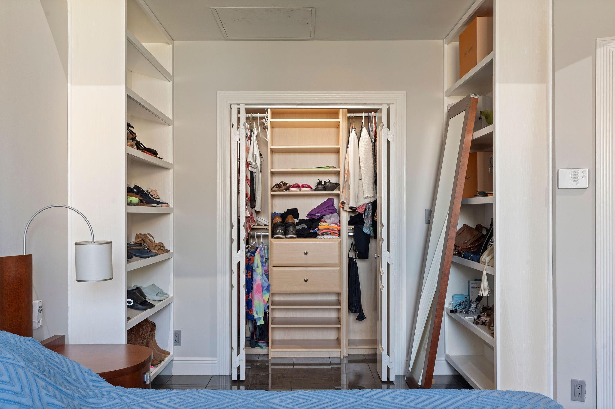 PORTSIDE YACHT CLUB - Residential Lease