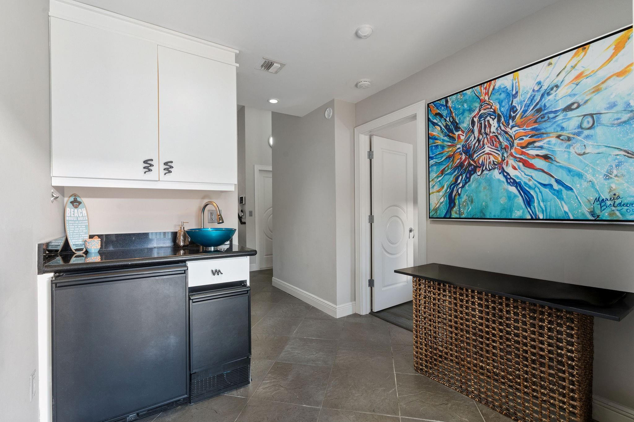 PORTSIDE YACHT CLUB - Residential Lease