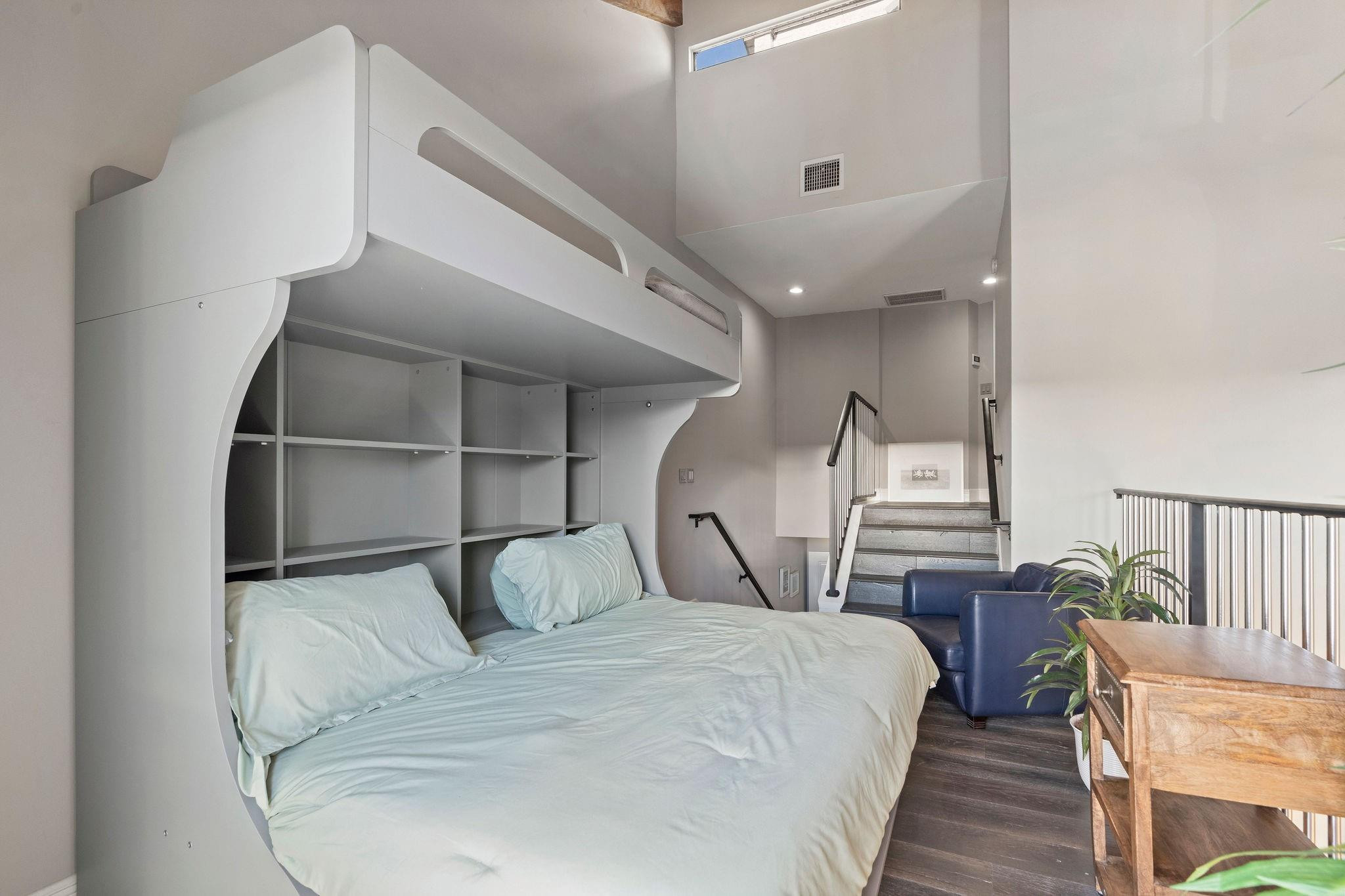 PORTSIDE YACHT CLUB - Residential Lease