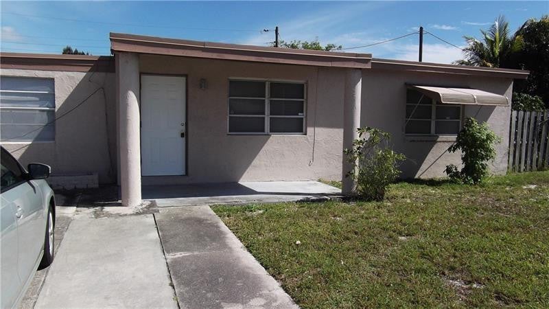 Photo of 3136 N Seacrest Boulevard, Boynton Beach, FL 33435 (MLS # F10521517)
