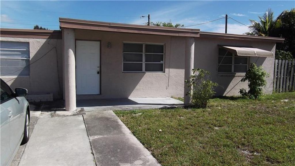 Photo of 3136 N Seacrest Boulevard, Boynton Beach, FL 33435 (MLS # F10521517)