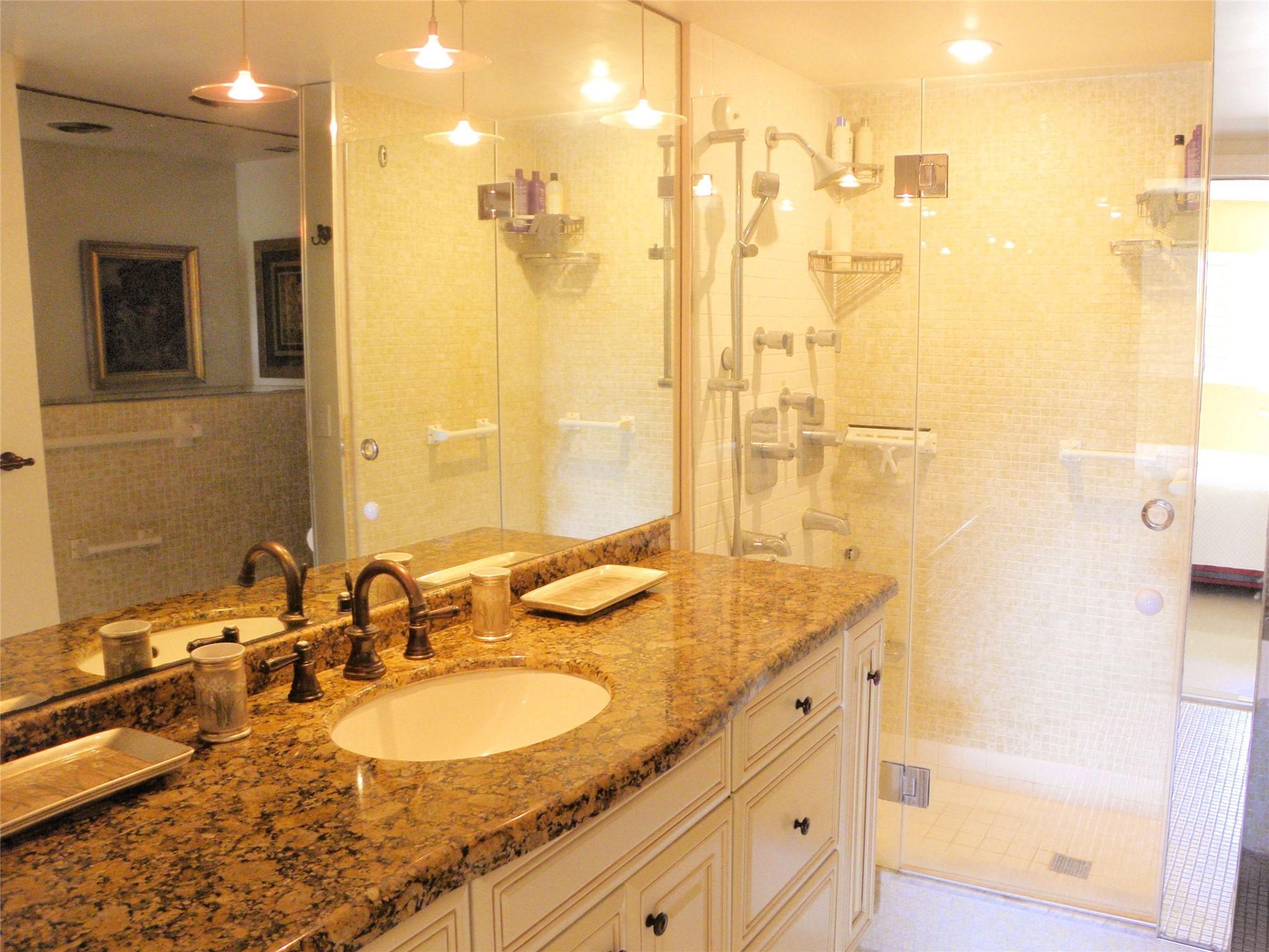 BOCA HOUSE CONDO - Residential