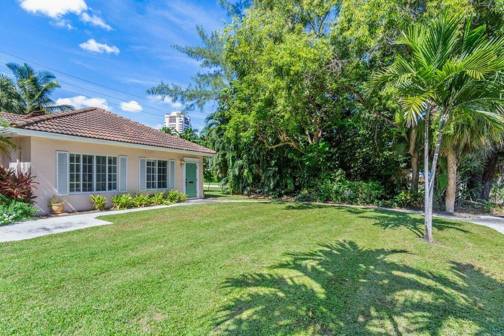 Photo of 770 E Camino Real Real #7, Boca Raton, FL 33432 (MLS # R11023317)