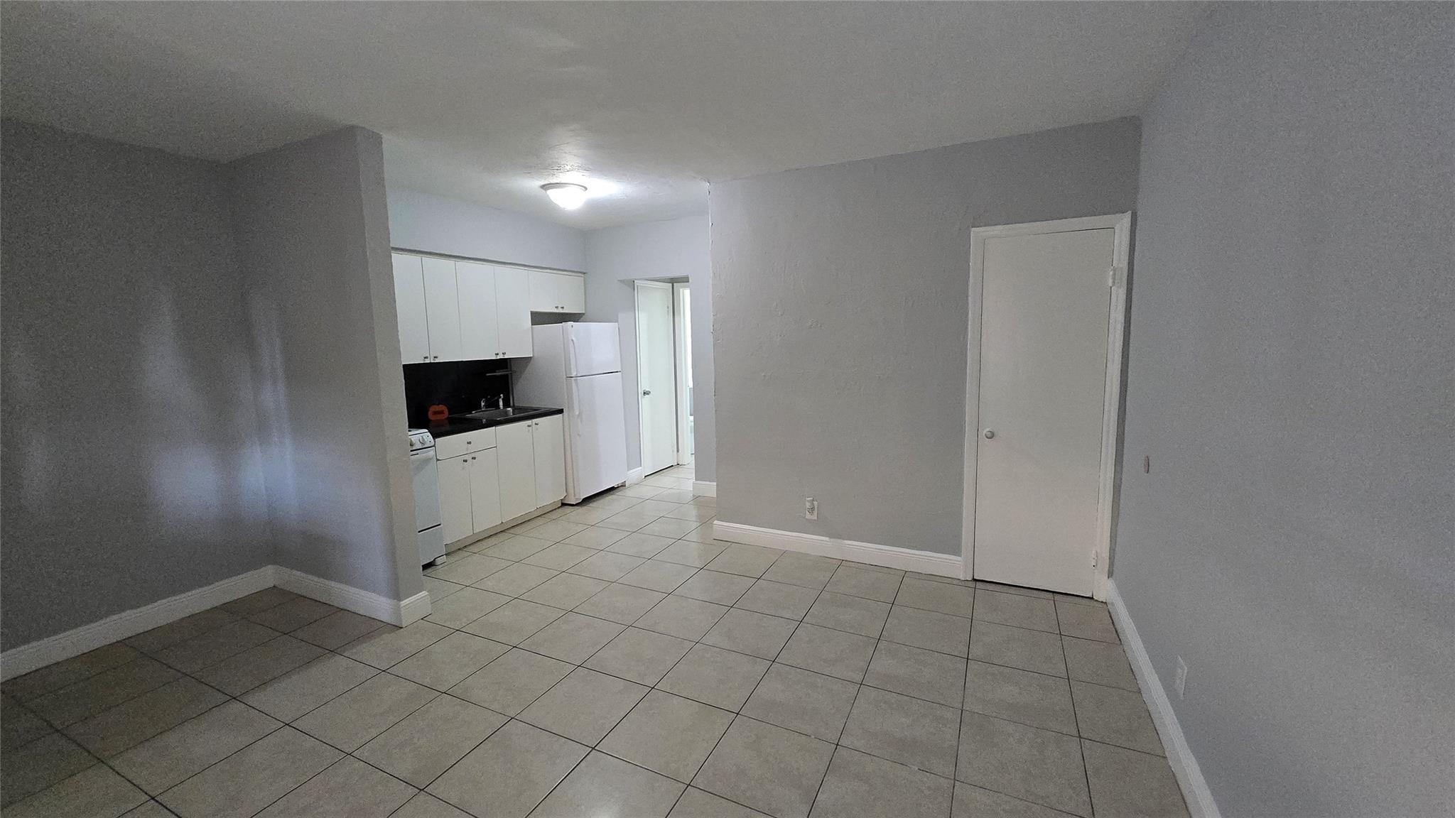 MOVE-IN with ONLY 2 MONTHS !! Discover this beautiful 1-bedroom rental unit ideally situated in Hallandale Beach, just moments away from US1, vibrant restaurants, and the sparkling coastline. Rent covers water, sewer, and trash, offering convenience and ease. With its freshly painted interior, this opportunity won't linger on the market for long—it's primed to rent quickly. Enjoy fast approval with just a photo ID or passport, proof of income, or bank statement. No pets allowed, and with no HOA, approval is guaranteed within 48 hours. Don't miss out on making this your new home!