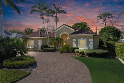 8306 SE Sanctuary Drive, Hobe Sound, FL MLS: R11069364