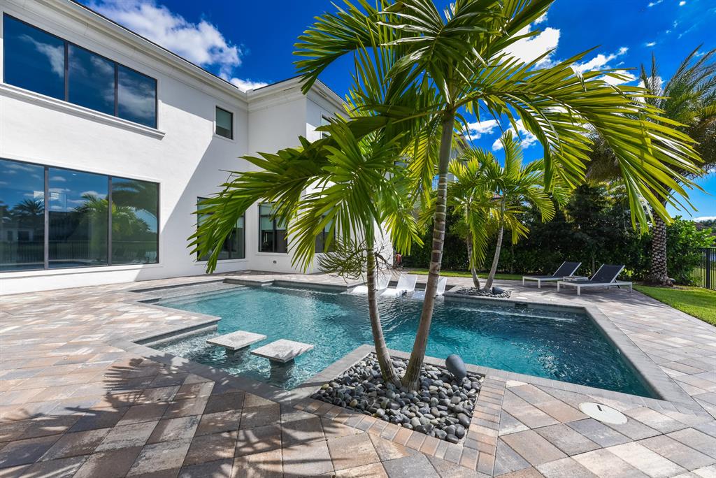 SEVEN BRIDGES - Residential