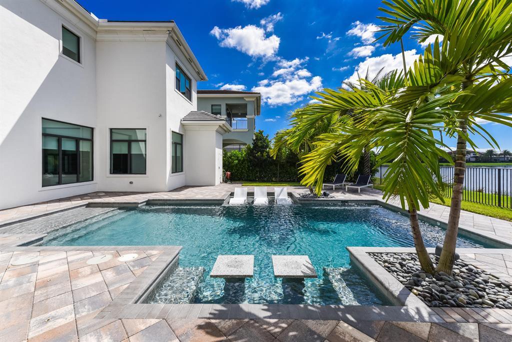 SEVEN BRIDGES - Residential