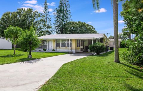 Photo of 1461 5th Avenue, Vero Beach, FL 32960 (MLS # R11137436)