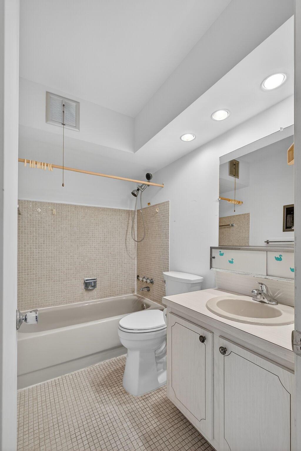 SHORE CLUB APTS B & C CON - Residential