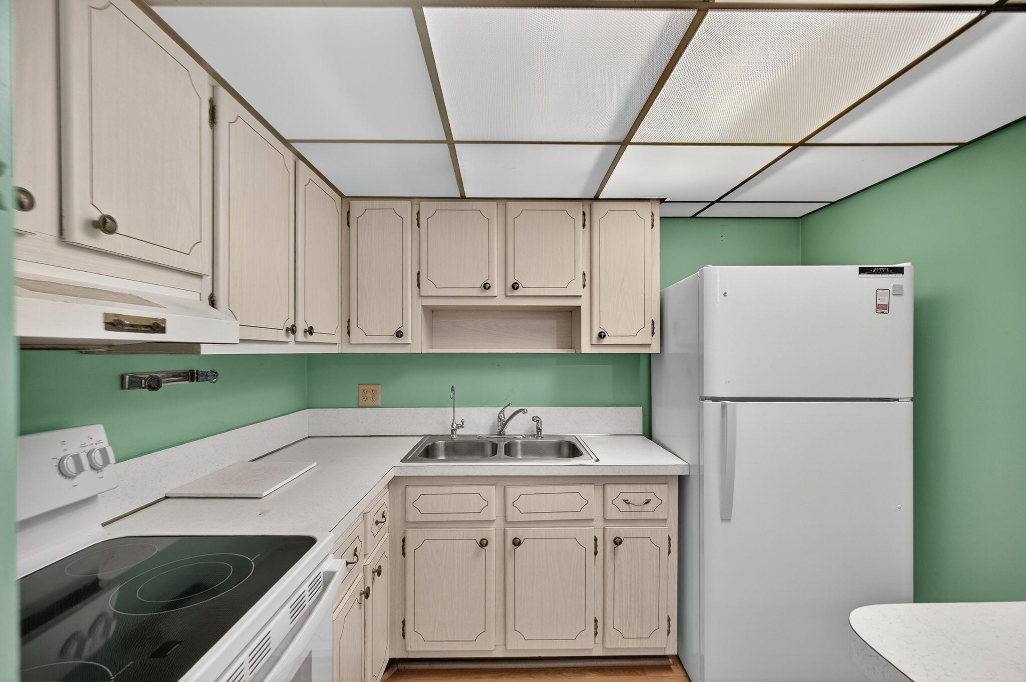 SHORE CLUB APTS B & C CON - Residential