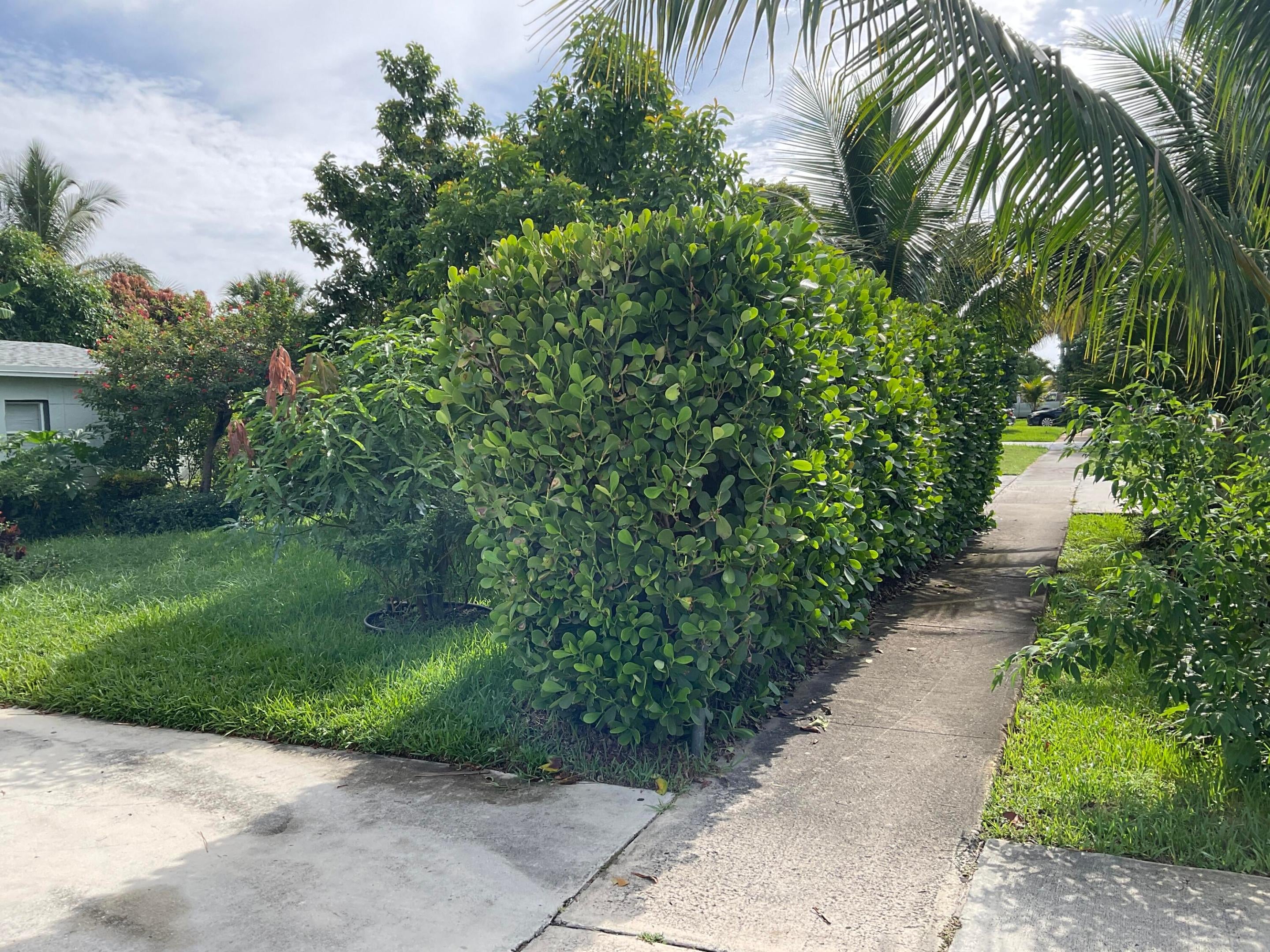 211 NE 27TH Avenue