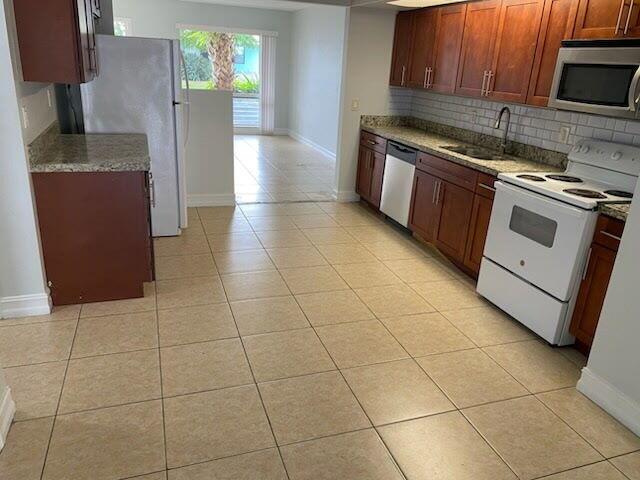 Boca Woods IN - Residential Lease