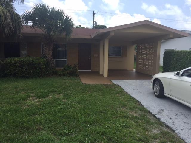 Beautifully remodeled duplex villa 2 large bedrooms and 2 redone bathrooms. New kitchen with new cabinets, granite counters . Laundry room with washer and dryer hookups inside the unit in separate room. Tile throughout unit. Feels very large and spacious! Professional ownership and management. This will go quickly...