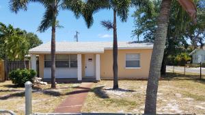 Great 2 unit property located on a double lot, large, fenced, tons of room and potential. You must see this beauty, clear and roomy, 1st unit has 3 bedrooms and 1 bath and second unit is a 1 bedroom 1 bath (not an efficiency but a full unit.