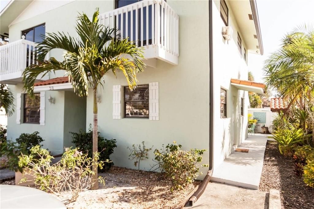 Photo of 218 NE 10th, Delray Beach, FL 33444 (MLS # F10274496)