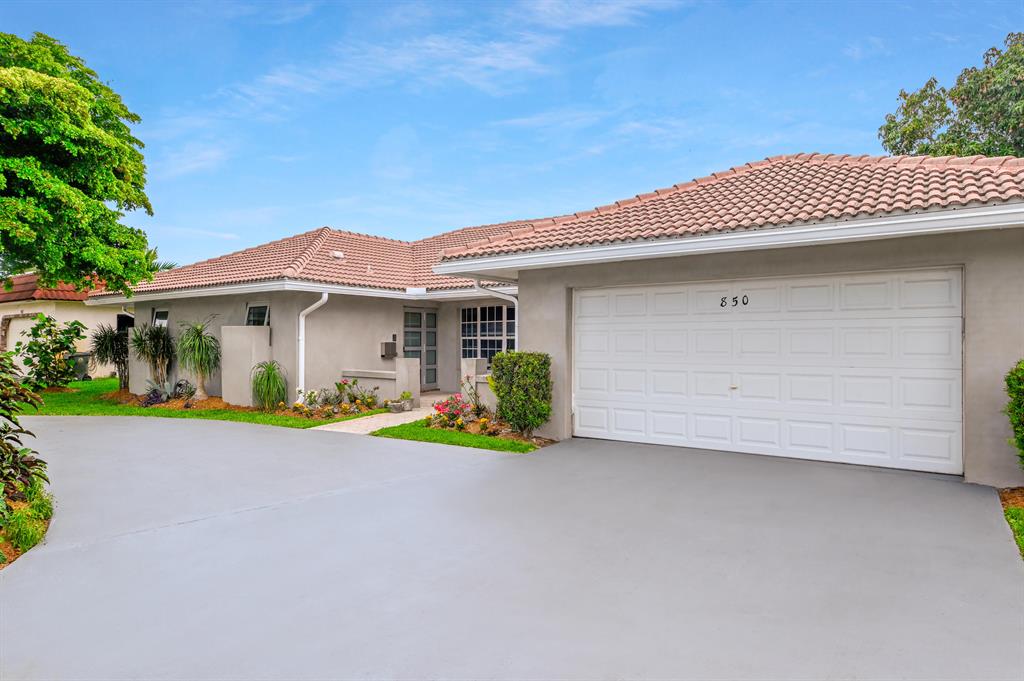 Furnished Rental...Spacious 4/3 pool home in East Boca Raton, close to Mizner Park,Town Center Mall and Whole Foods! The property features a beautifully renovated kitchen, master bath, and heated pool equipped with a spa. This unique home also boasts an in law suite, outdoor shower, built in gas fire pit and much more! 6 month minimum lease. Landlord responsible for pool/ lawn maintenance only and must provide there own linens.July- December $5500, January- March $10,000Annual $7200