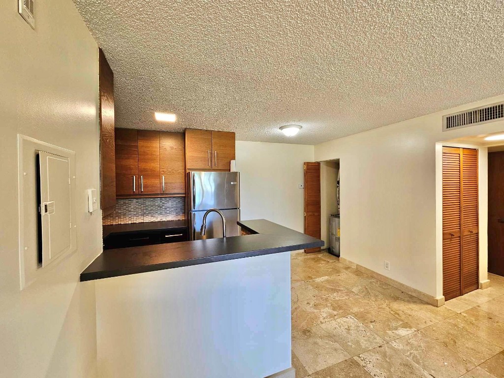 COCO PARC CONDO - Residential Lease