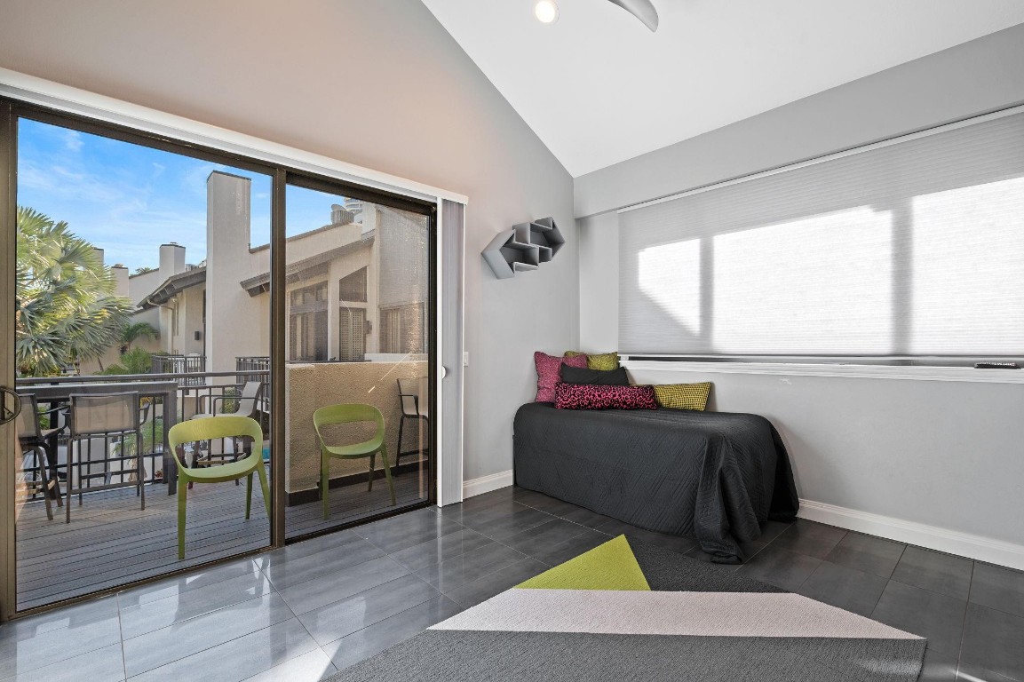 PORTSIDE YACHT CLUB - Residential