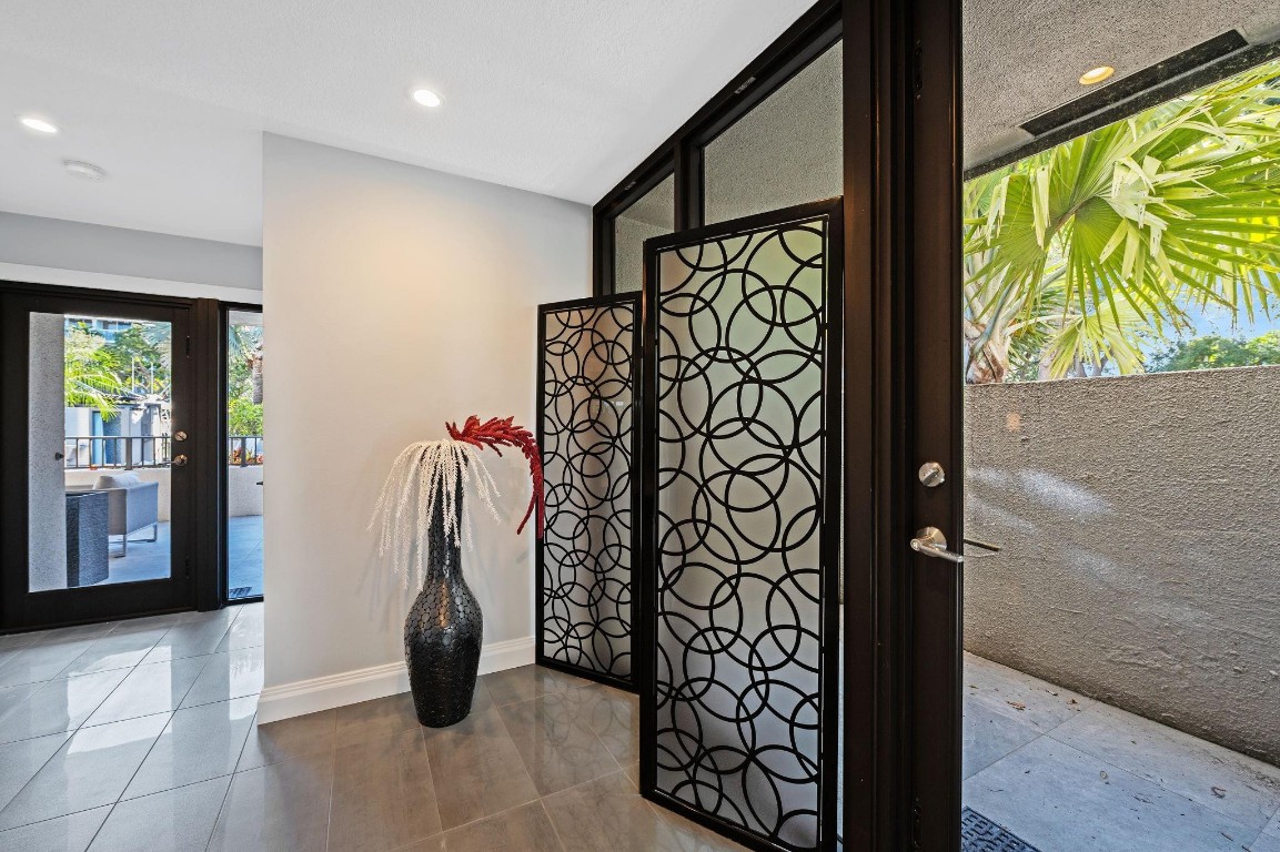 PORTSIDE YACHT CLUB - Residential