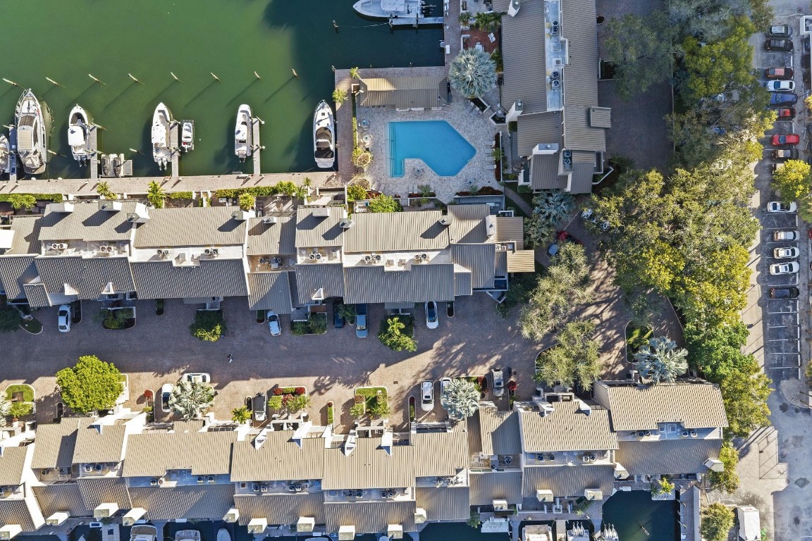 PORTSIDE YACHT CLUB - Residential