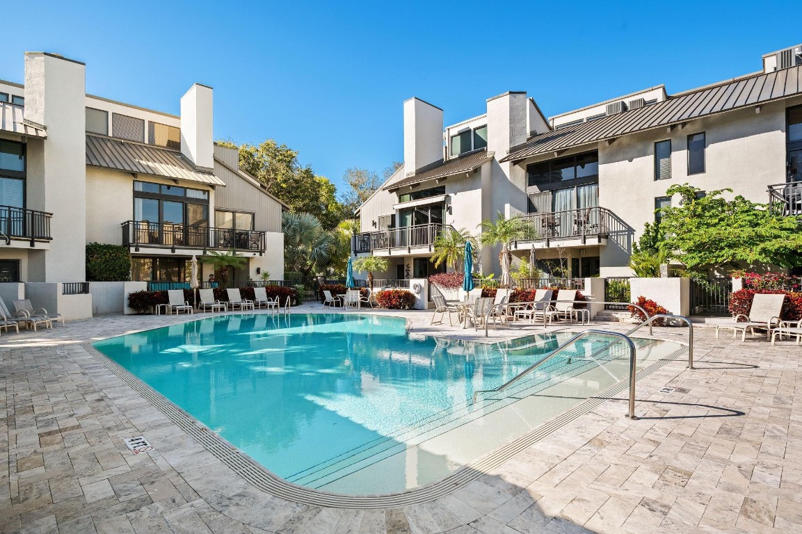 PORTSIDE YACHT CLUB - Residential