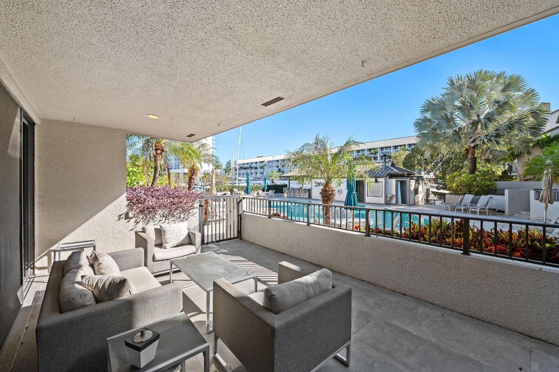 PORTSIDE YACHT CLUB - Residential