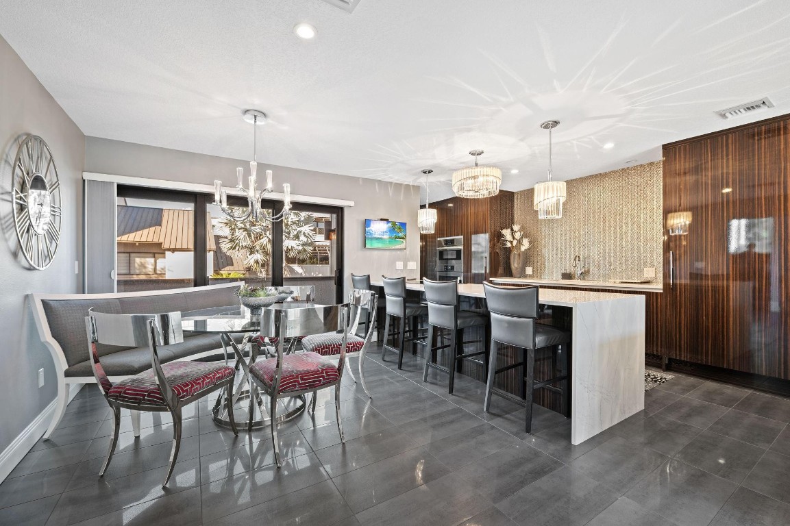 PORTSIDE YACHT CLUB - Residential