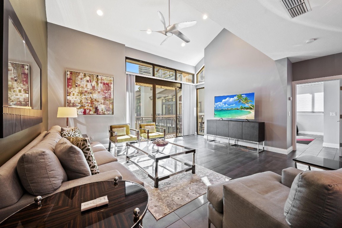 PORTSIDE YACHT CLUB - Residential