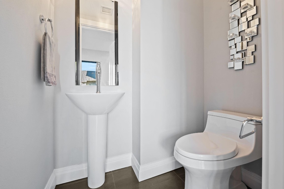 PORTSIDE YACHT CLUB - Residential