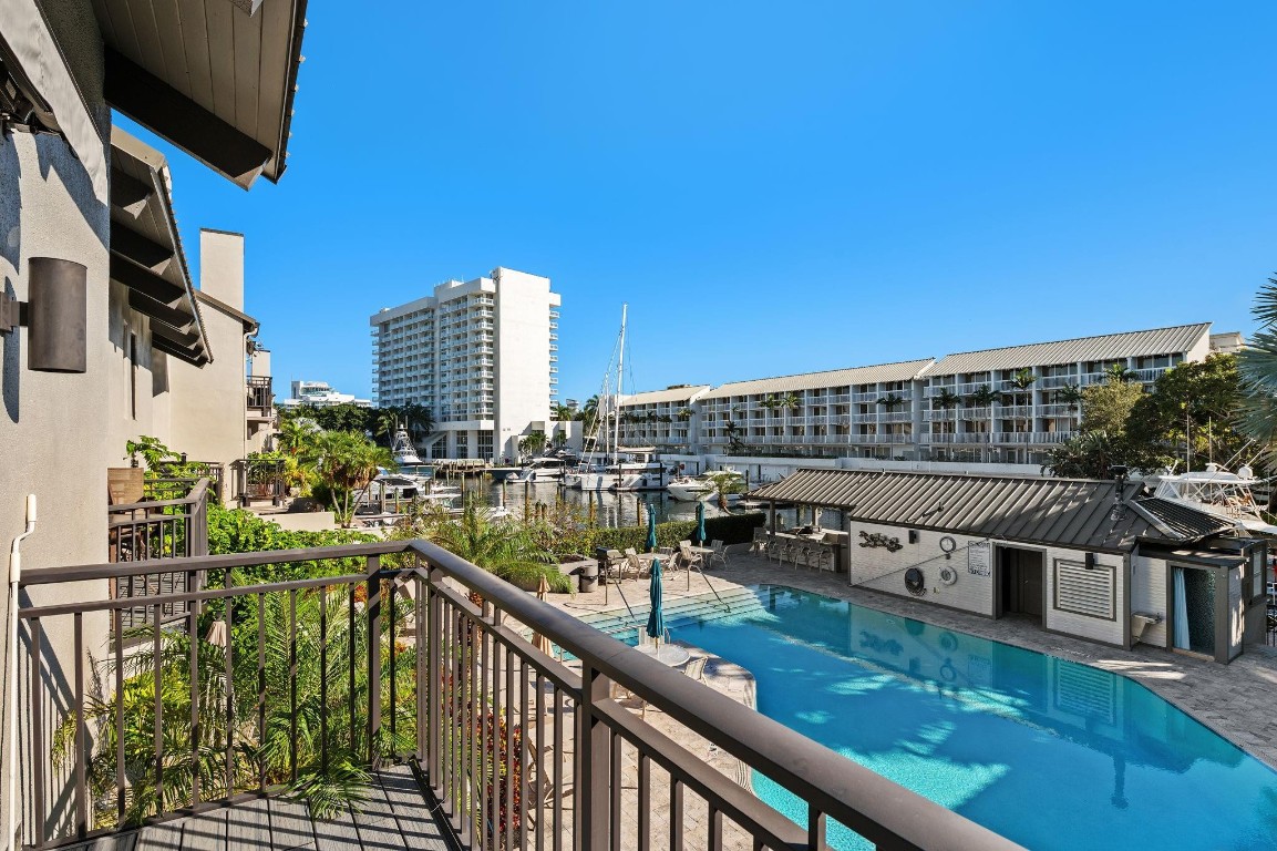 PORTSIDE YACHT CLUB - Residential