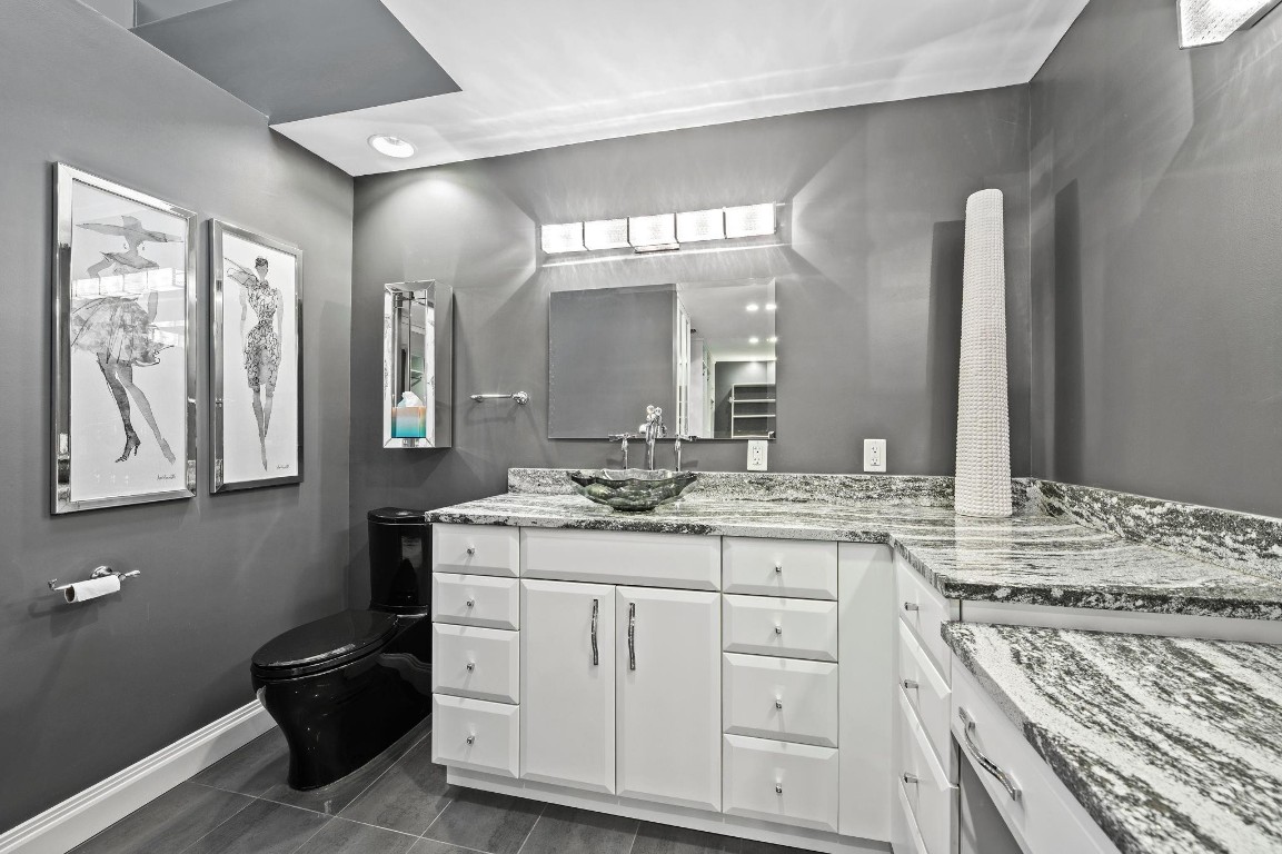 PORTSIDE YACHT CLUB - Residential