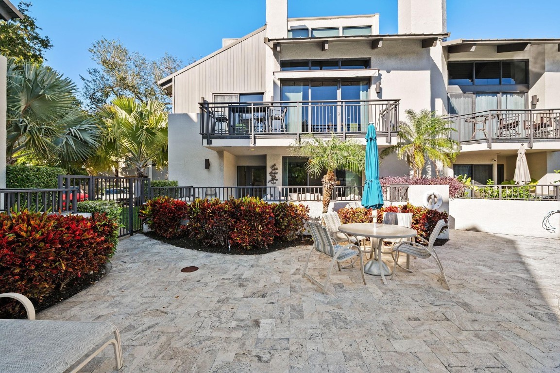 PORTSIDE YACHT CLUB - Residential