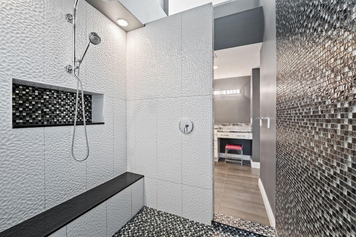 PORTSIDE YACHT CLUB - Residential