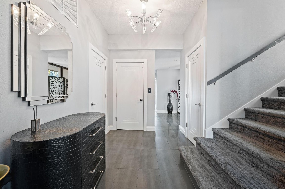 PORTSIDE YACHT CLUB - Residential