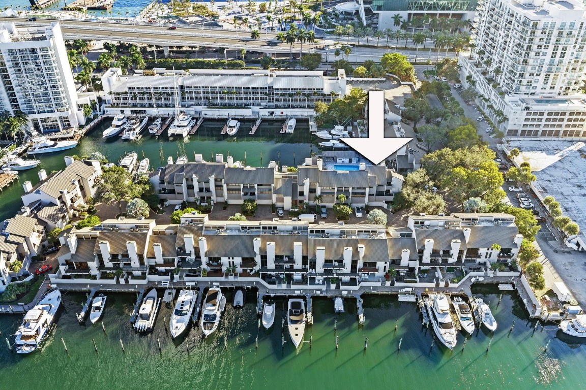 PORTSIDE YACHT CLUB - Residential