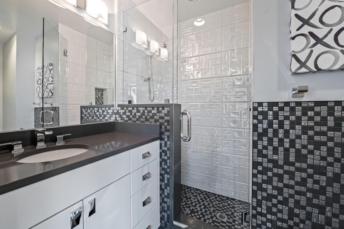 PORTSIDE YACHT CLUB - Residential