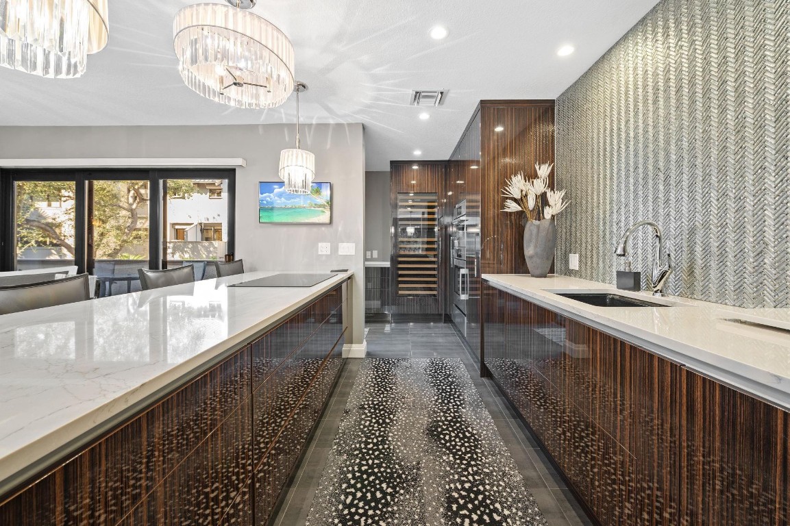 PORTSIDE YACHT CLUB - Residential