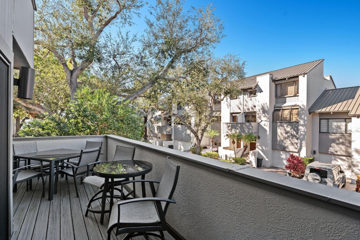 PORTSIDE YACHT CLUB - Residential