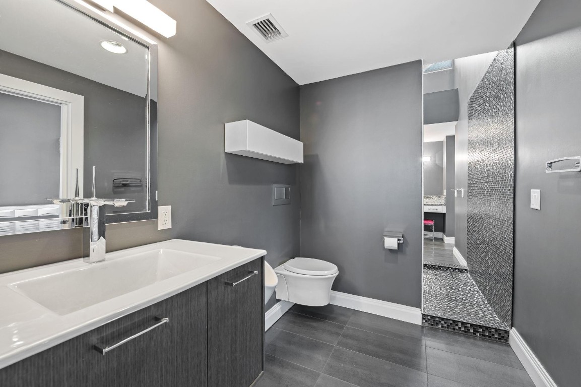 PORTSIDE YACHT CLUB - Residential