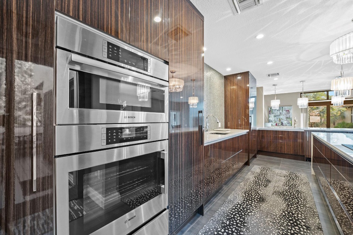 PORTSIDE YACHT CLUB - Residential