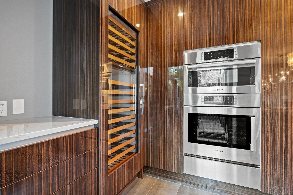 PORTSIDE YACHT CLUB - Residential