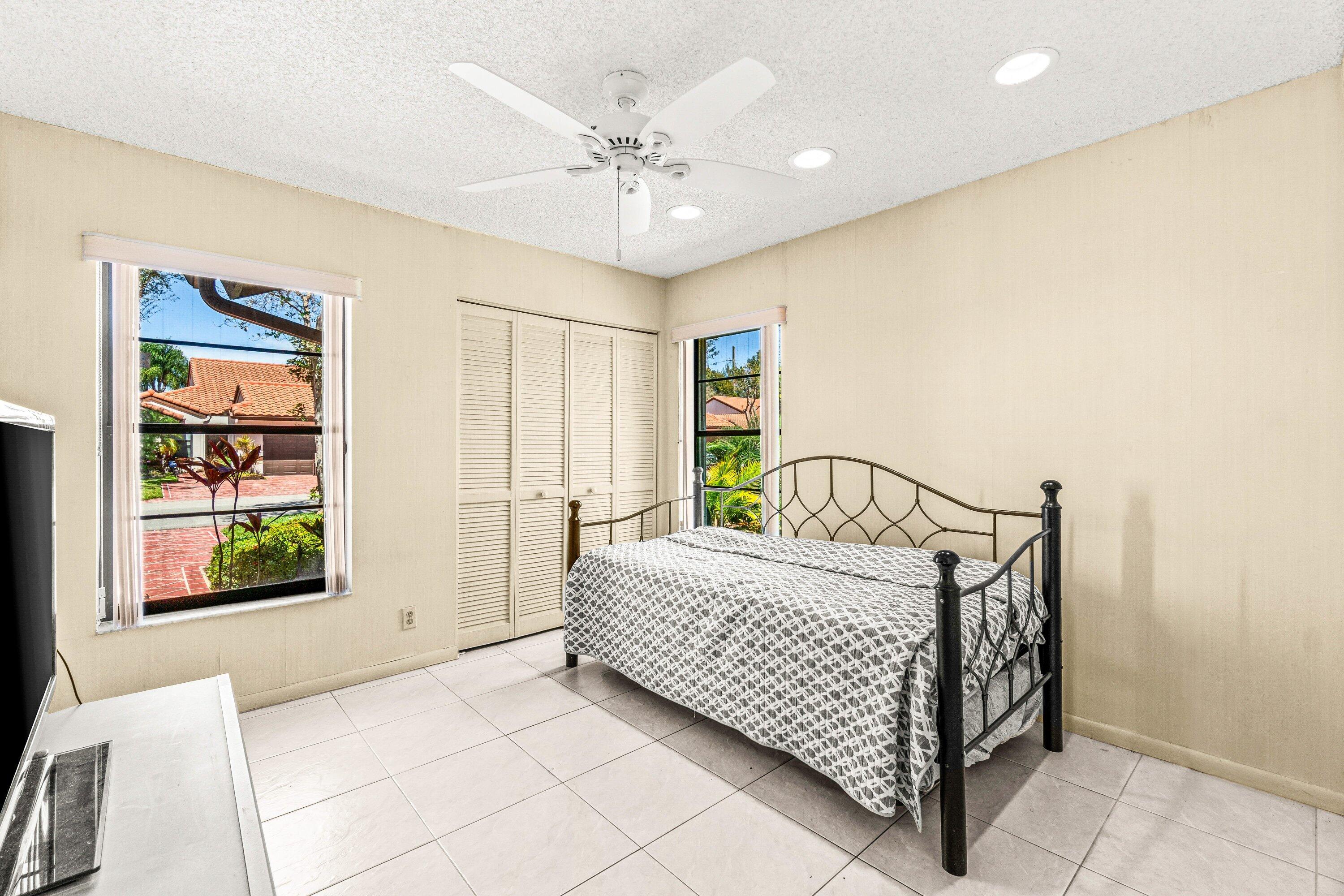 HUNTINGTON POINTE - Residential