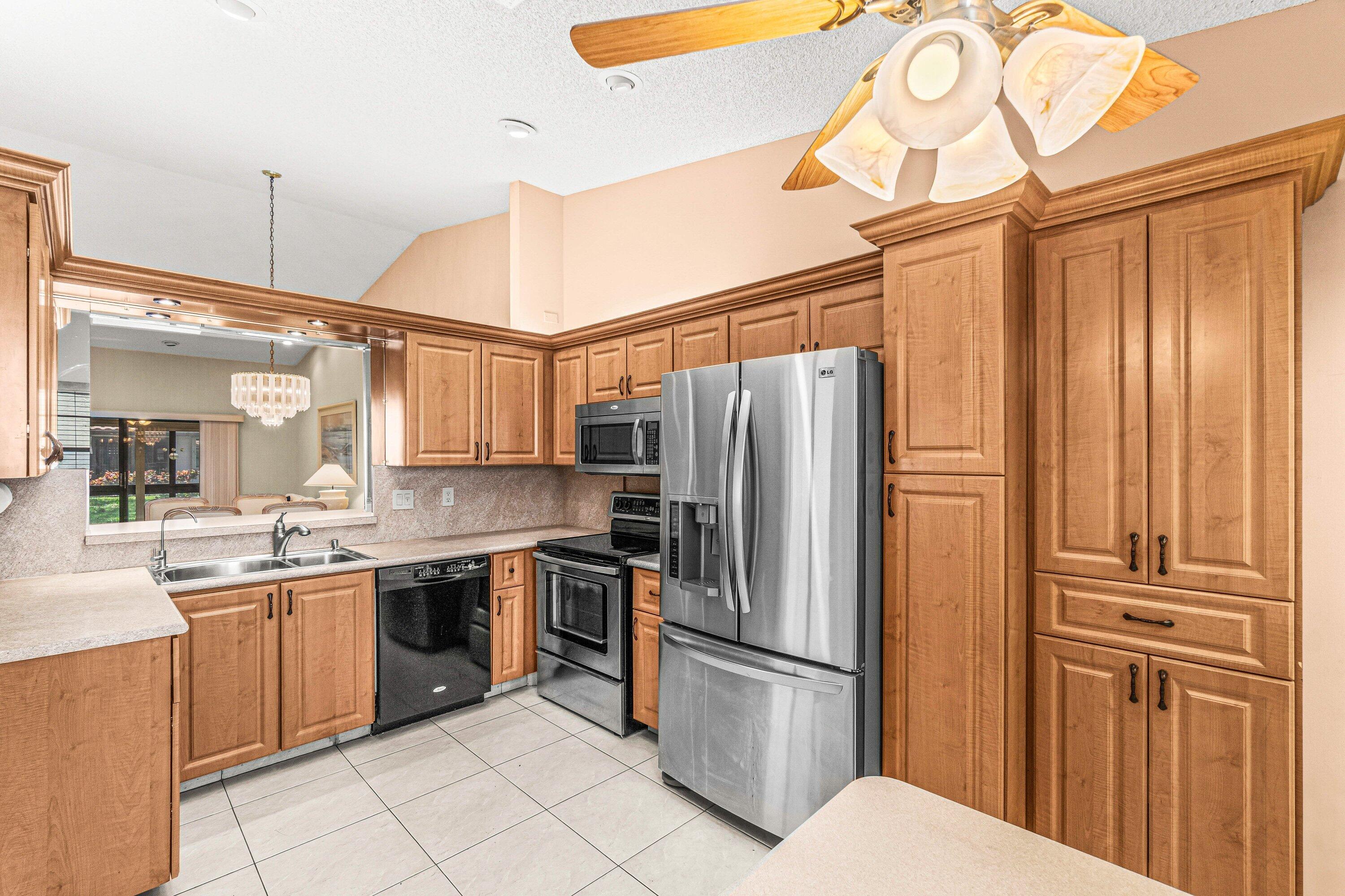 HUNTINGTON POINTE - Residential