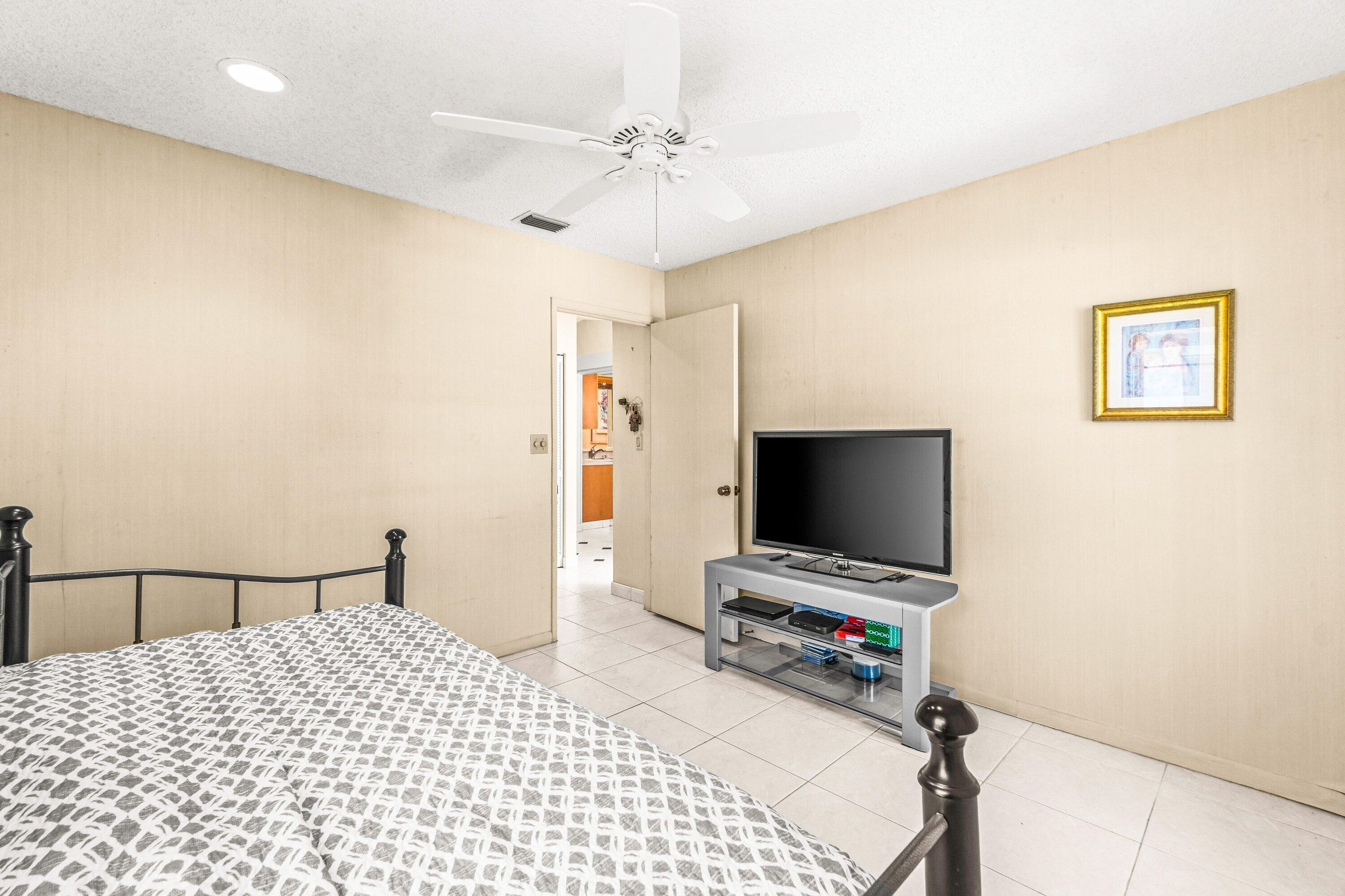 HUNTINGTON POINTE - Residential