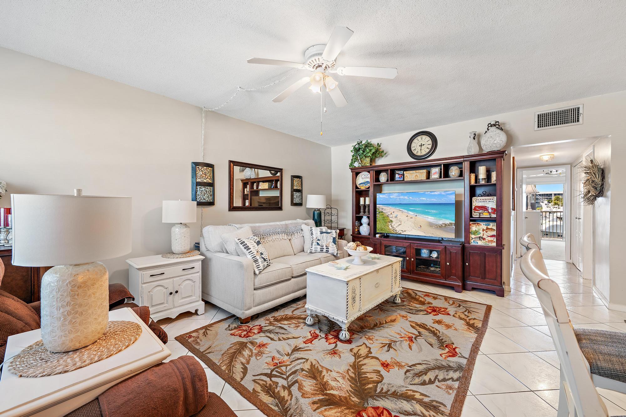 YACHT HARBOUR LANDINGS CONDO - Residential