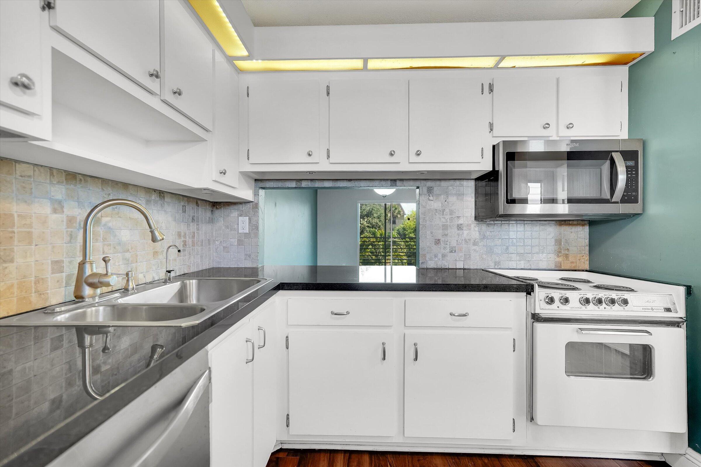 LAKE CLARKE GARDENS CONDO 23 - Residential